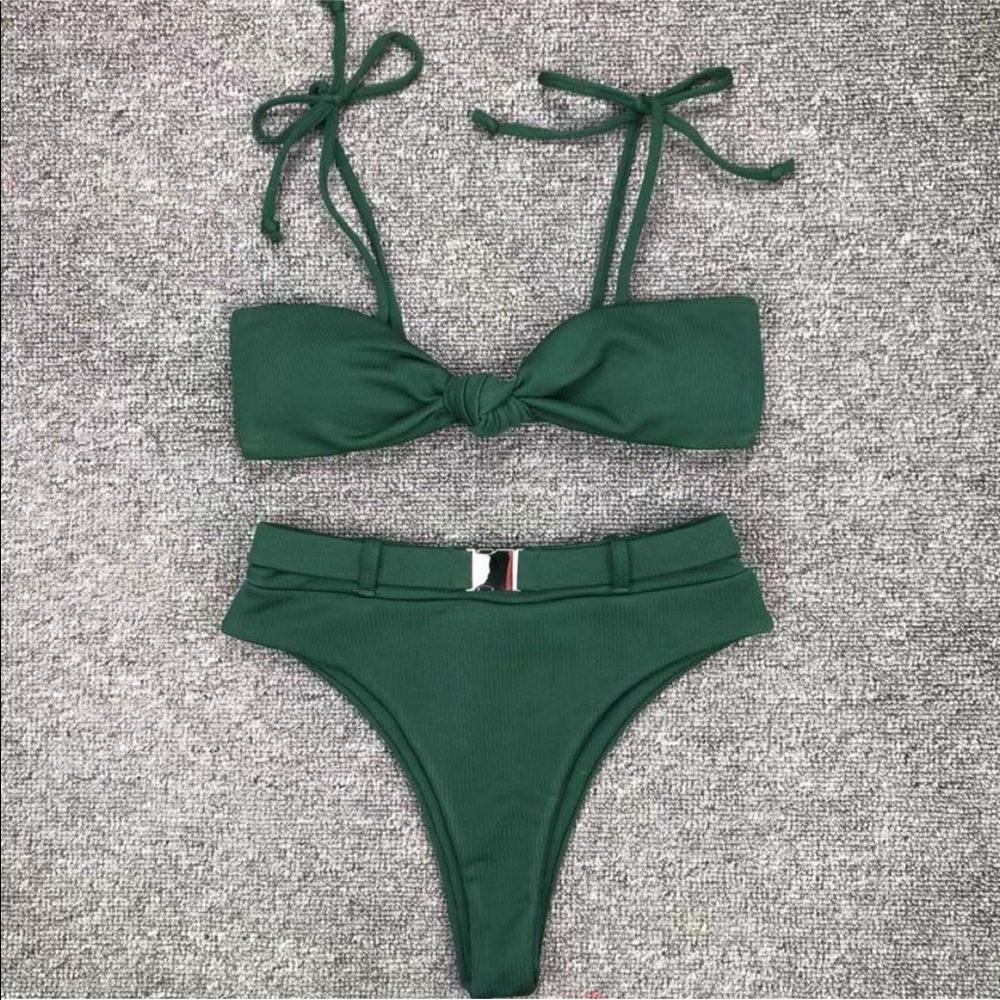 221. Green knit belt waist swimsuits - Picture 5 of 8